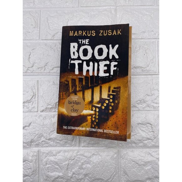 The Book Thief by Markus Zusak (2005, Trade Paperback) - Picture 13 of 13